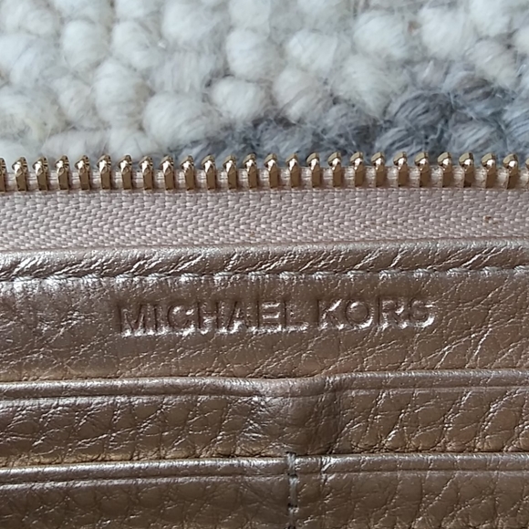 Michael Kors wallet - Picture 11 of 16